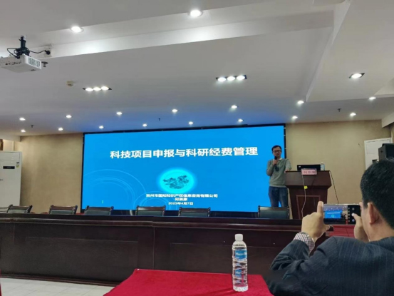 贺州广济医院开展科技项目培训.jpg